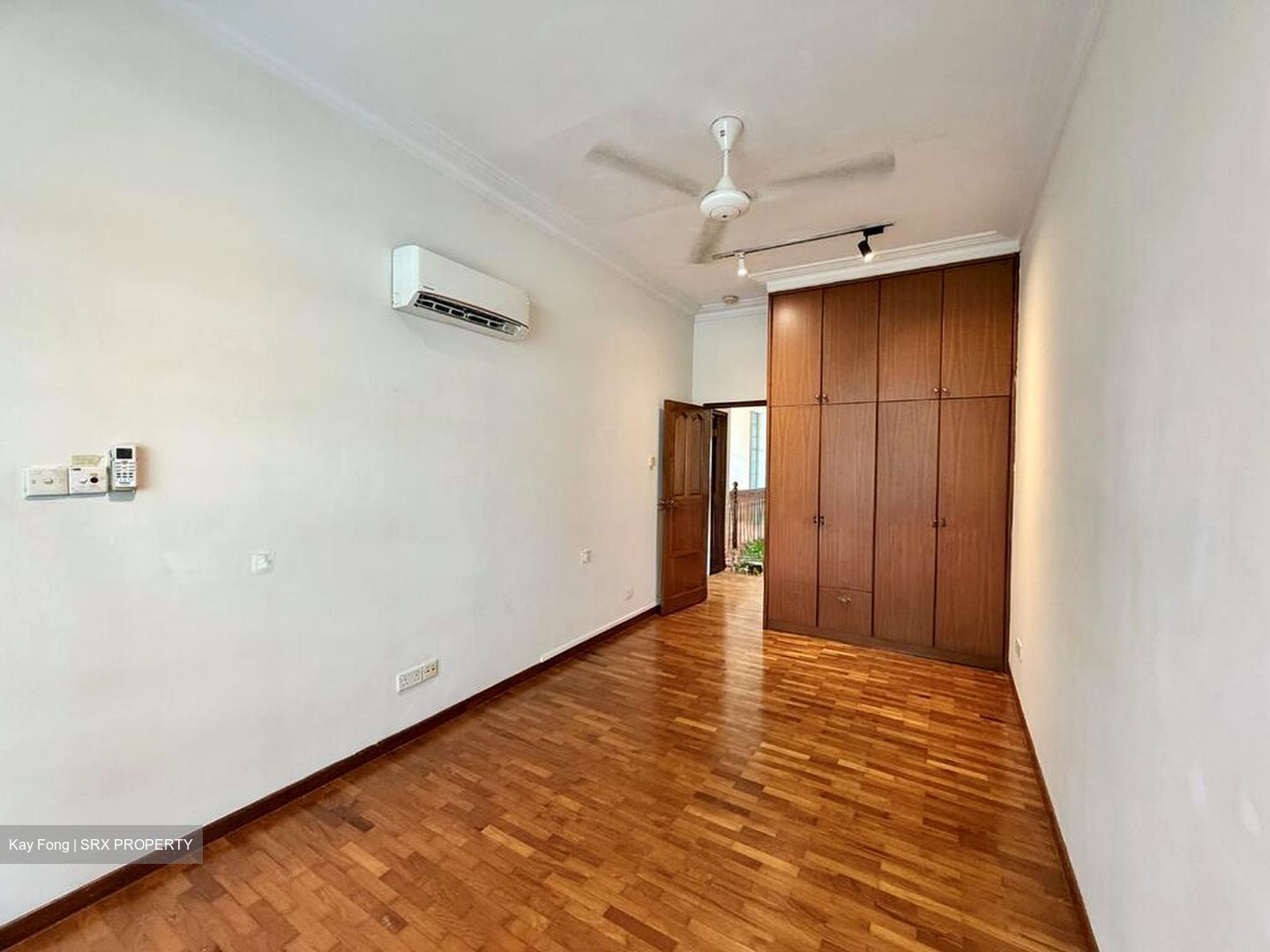 Whitley Road (D11), Semi-Detached #496718301